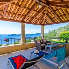 6 Bedroom Villa with Pool in Brsecine, Dubrovnik region, sleeps 11-12